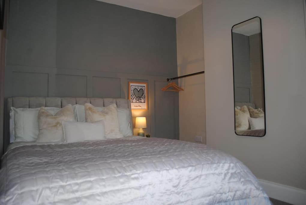 Villa Cosy Renovated House In Warrington Exterior foto