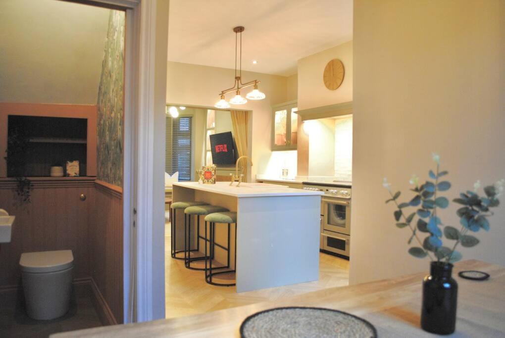 Villa Cosy Renovated House In Warrington Exterior foto