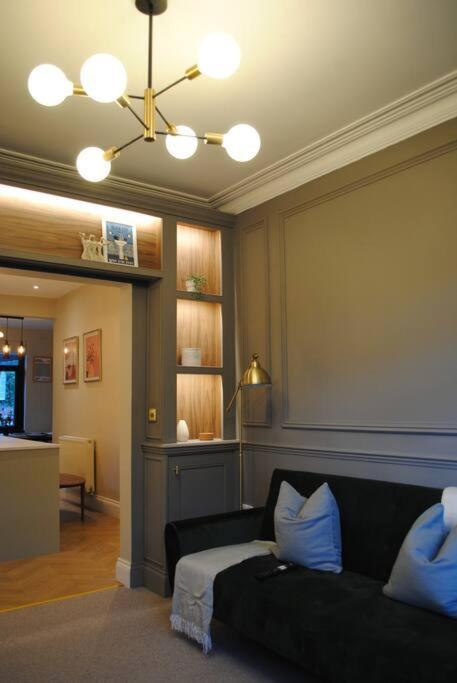 Villa Cosy Renovated House In Warrington Exterior foto