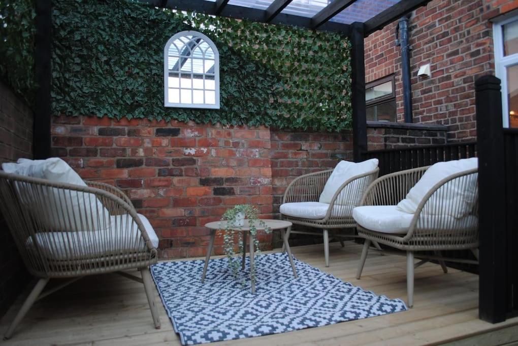 Villa Cosy Renovated House In Warrington Exterior foto
