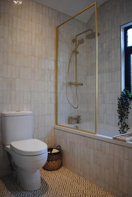 Villa Cosy Renovated House In Warrington Exterior foto