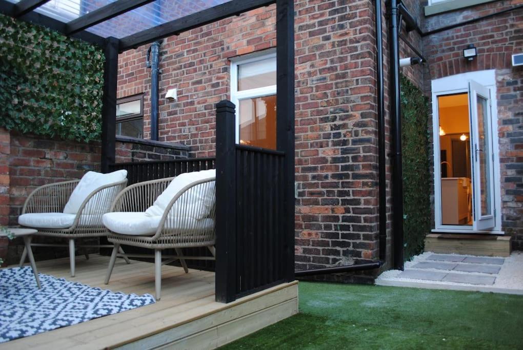 Villa Cosy Renovated House In Warrington Exterior foto