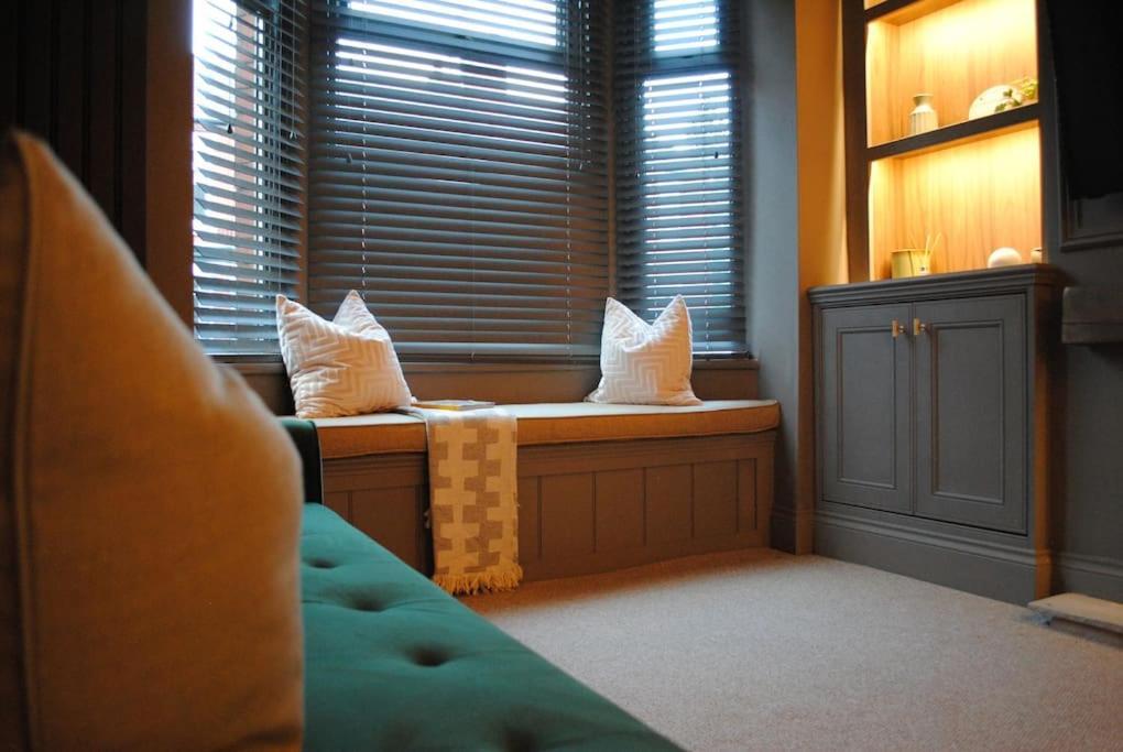 Villa Cosy Renovated House In Warrington Exterior foto